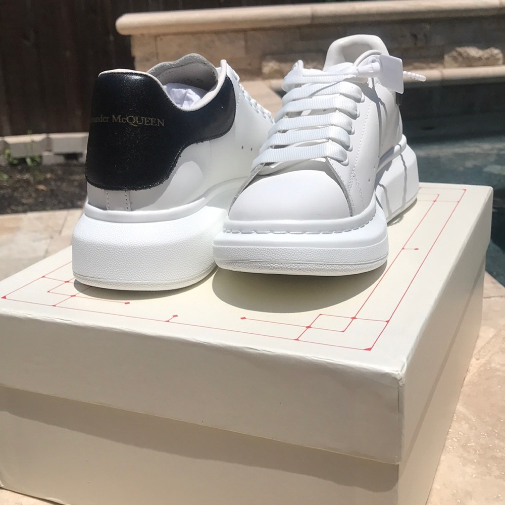 Alexander McQueen oversized sneaker